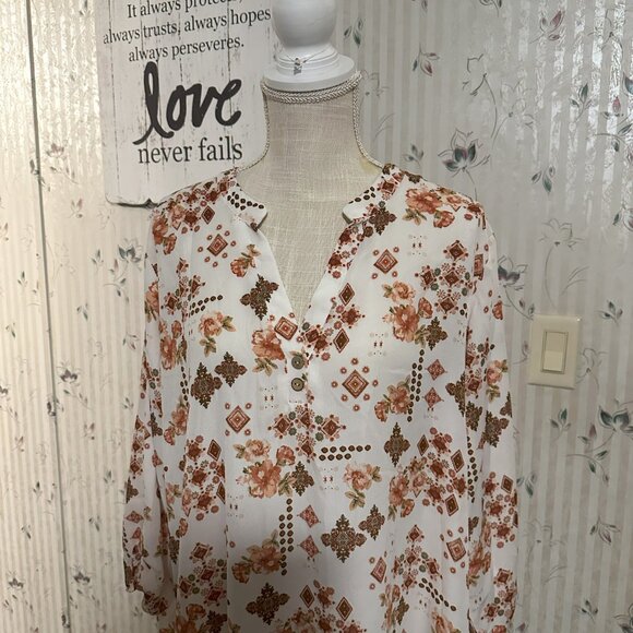 Cure 3X Popover Top, White, Rust, Green - Picture 2 of 3